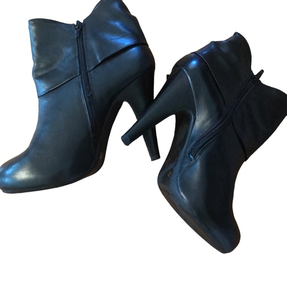 EUC Gianni Bini Zip-up Black Leather Booties with sexy bow on each side - Picture 3 of 11